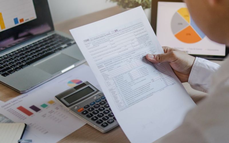 Décimo terceiro salário na folha: cálculo, encargos e prazos