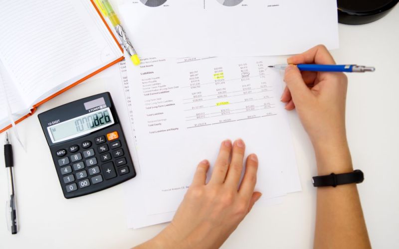 Adicional noturno na folha de pagamento: cálculo, horas e encargos